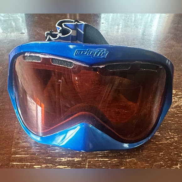 Ski/Snowboard Goggles - Picture 1 of 4
